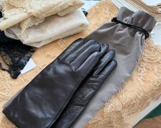 Gloves, lace, linens
