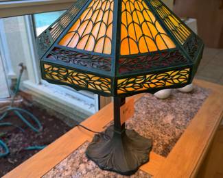 Stained glass table lamp