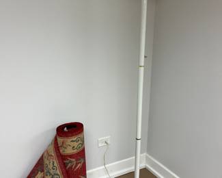 Floor lamp and runner