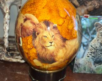 WONDERFUL HAND PAINTED OSTRICH EGG!