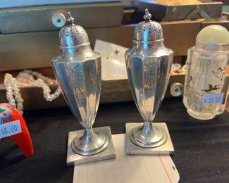 Elegant TIFFANY & CO. Sterling salt & pepper