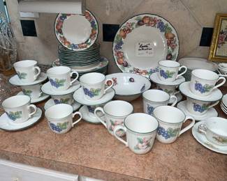 Epoch dinnerware set