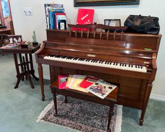 EXCELLENT BALDWIN "ACROSONIC" PIANO & BENCH
