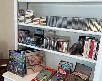CD'S INCLUDING LARGE CLASSICAL MUSIC COLLECTION, CASSETTES, RECORDS!