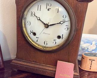 Vintage Sessions key-wind clock