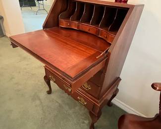 QUEEN ANNE CHERRY SECRETARY DESK