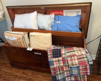 WONDERFUL VINTAGE "LANE" CEDAR CHEST w/ WATERFALL TOP