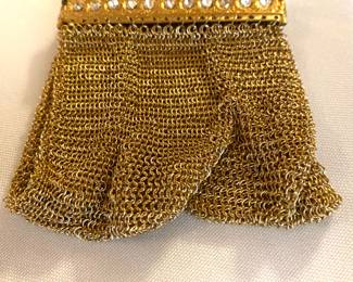 Vintage mesh coin purse w/spring-loaded clasp
