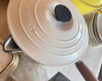 LE CREUSET WHITE SPOUT POT WITH LID & WOOD HANDLE - MIGHT NEED!