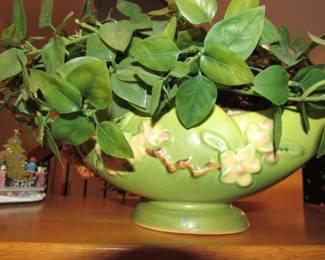 Roseville Dogwood planter