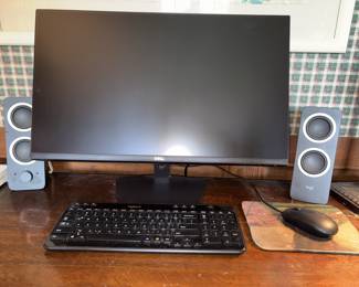 Dell Precision #T1850 Computer W/ Monitor, Speakers and Keyboard and Mouse!