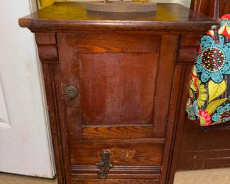 Farmhouse Primitive Wash Stand!