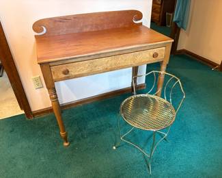 Antique Accent Table/Writing Desk!