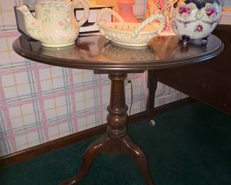Round Solid Wood Lamp Table!