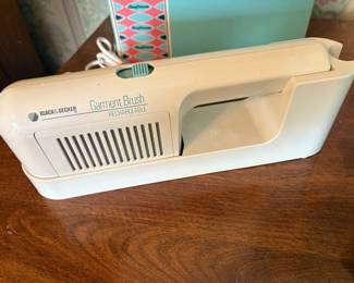 Vtg. Black & Decker Garment Brush Rechargeable