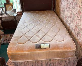 Antique Twin Bed w/Mattress!