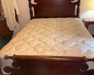 Antique Full Bed w/Mattress!