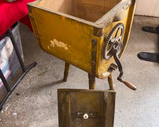Farmhouse Primitive 3-leg Butter Churn!