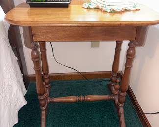 Turned Leg Side Table!