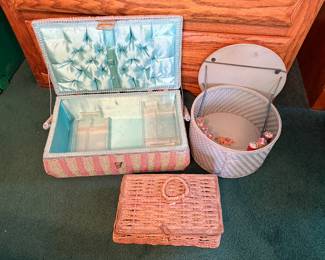 Vtg Wicker & Wood Sewing Baskets!!