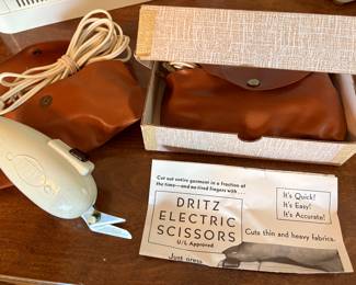 Vtg. Dritz Electric Scissors #716 Switzerland w/Pouch & Box - Pair!