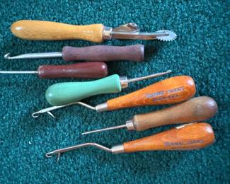 Lot of Vintage Wooden Handle Sewing Tools!!