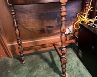 Single Drop Leaf Accent Table with 3 legs!