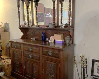 Here we have a nice example of a drawer and cabinet piece, with a mirrored upper shelf.