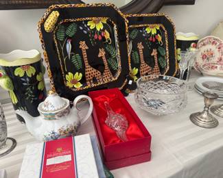 Collection of Plates, Crystal & White House X-Mas Ornaments