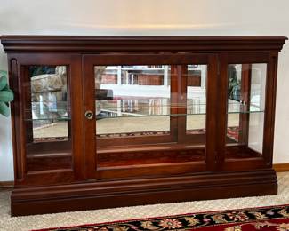 Illuminated/mirrored display cabinet