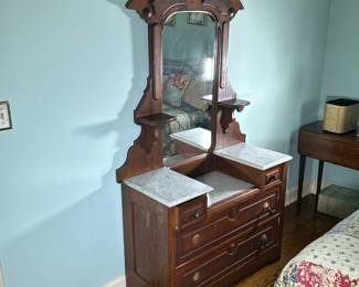 English (Victorian) Style Marble Top Dressing Table |
Antique (possibly1800's) English (Victorian) Style walnut wooden drop-center dressing table with mirror and marble tabletops. - h. 73 x w. 44 x d. 17 in