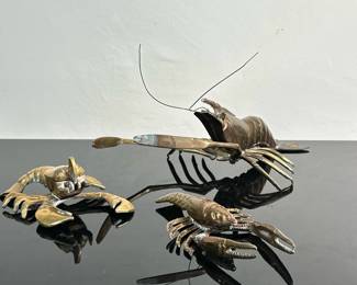 (3pc) Brass Lobster-Shaped Ashtrays | Three (3) vintage (mid century) brass lobster-shaped ashtrays with hinged top (only one opens). In three sizes. Smallest: h. 2 x w. 4 x l. 5.5 (opens). Medium: h. 1 x w. 3.5 x l. 6 - h. 3.5 x w. 7 x l. 11 in (Largest)