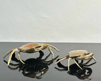 (2pc) Brass Crab-Shaped Ashtrays | Pair (2) of vintage (mid-century) brass crab-shaped ashtrays with hinged top (both can open). In two sizes. Smallest: h. 1.75 x w. 6- h. 2.5 x w. 7 in (Tallest)