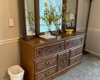 dresser w/mirror