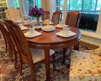dining table w/8 chairs