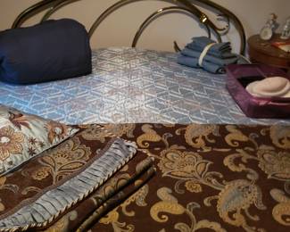 King contemporary bed w mattress 