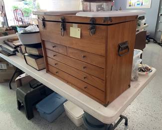small storage collector cabinet w/felt lined drawers