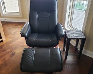 Stressless chair/ottoman