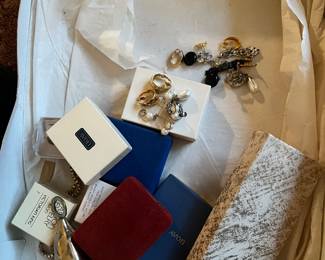 Costume jewelry, large amount still available