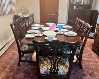 Ethan Allen DR set, including table with 2 leaves, table pads, 6 chairs + 1 arm chair