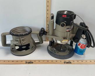 PORTER-CABLE PLUNGE ROUTER - MODEL # 690LRVS HEAVY DUTY VARIABLE SPEED