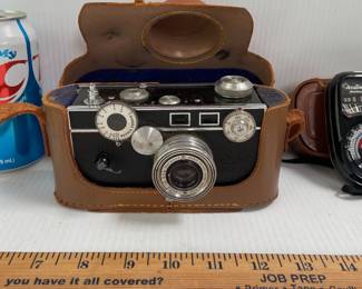 VINTAGE CAMERA COLLECTION- POLAROID 330 LAND CAMERA; ARGUS C3; LIGHT METER