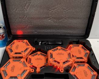 AERVOE UNIVERSAL LED ROAD FLARE KIT - RECHARGEABLE - HAS 7 DIFFERENT LIGHT FLASHING OPTIONS - COMES WITH STURDY HARD CARRYING CASE-