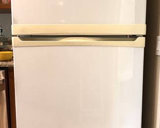 Kenmore refrigerator/freezer works great!