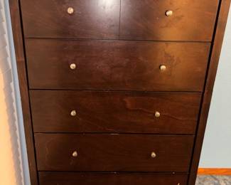 6-drawer dresser, in good condition. 51.5 x 17.5 x 37