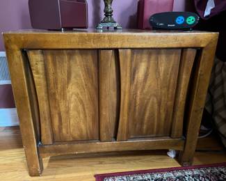 (2) matching nightstands.....