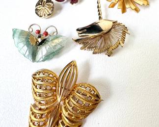 Vtg brooches pins