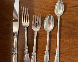 Old Mirror by Towle Sterling. 9 5 pc place settings
64 piece set