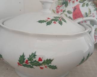 Christmas soup server
