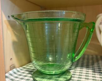 Vaseline Glass measuring cup